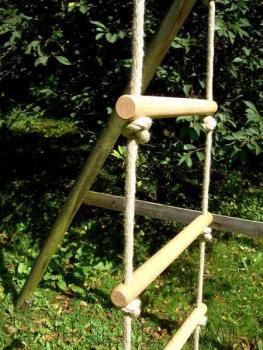 Strickleiter, Polypropylen, PP, synthetisch, Kunststoff, reißfest, wetterfest, wasserfest, Außenbereich, Outdoor, Baum, Klettern, Garten, Spielen, Buche, Buchenholz, Knoten für Erwachsene geeignet
