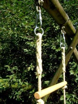 Strickleiter massiv, Polypropylen, PP, synthetisch, Kunststoff, reißfest, wetterfest, wasserfest, Außenbereich, Outdoor, Baum, Klettern, Garten, Spielen, Buche, Buchenholz, Knoten mit zwei Aufhängungen